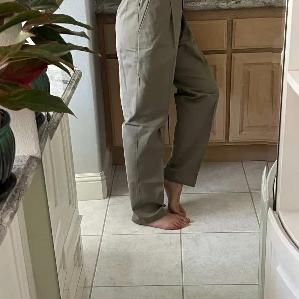 LL Bean Vintage Bayside Wrinkle Free Pleated Twill Cotton Pants w/ Comfort Waist - Picture 2 of 10
